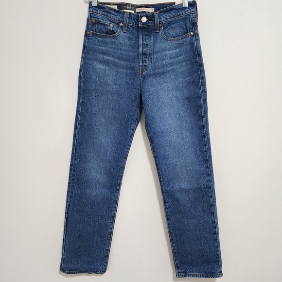 NWT Levi's Premium Wedgie Straight Leg Jeans Size 26 Blue Button Fly - Picture 1 of 8